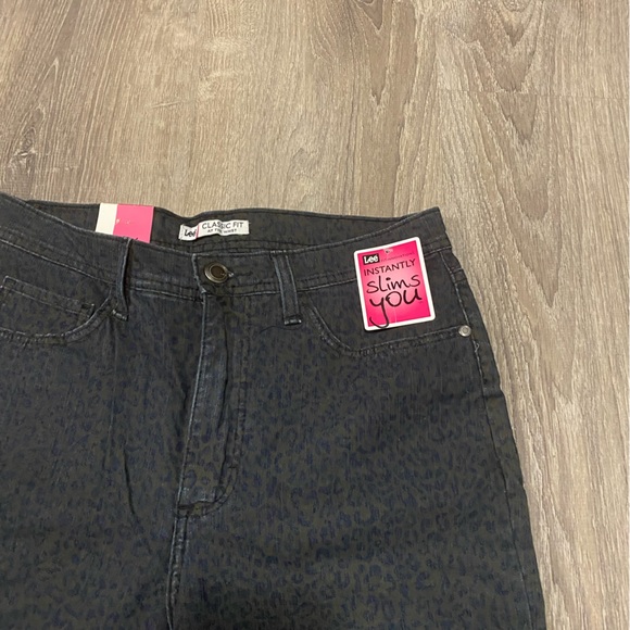 NWT Lee Classic Fit Animal Print Denim Jeans - Picture 5 of 7
